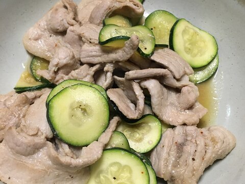 ズッキーニと豚バラ肉炒め